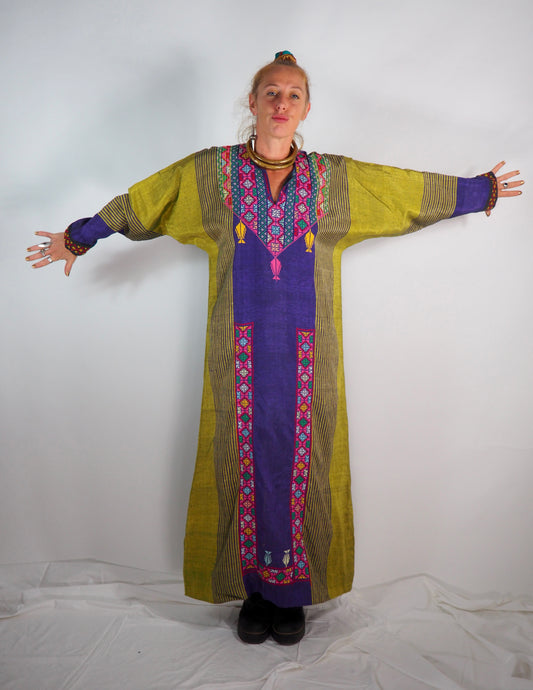 Vintage 1970s Arabic Kaftan – Hand-Embroidered Bohemian Dress