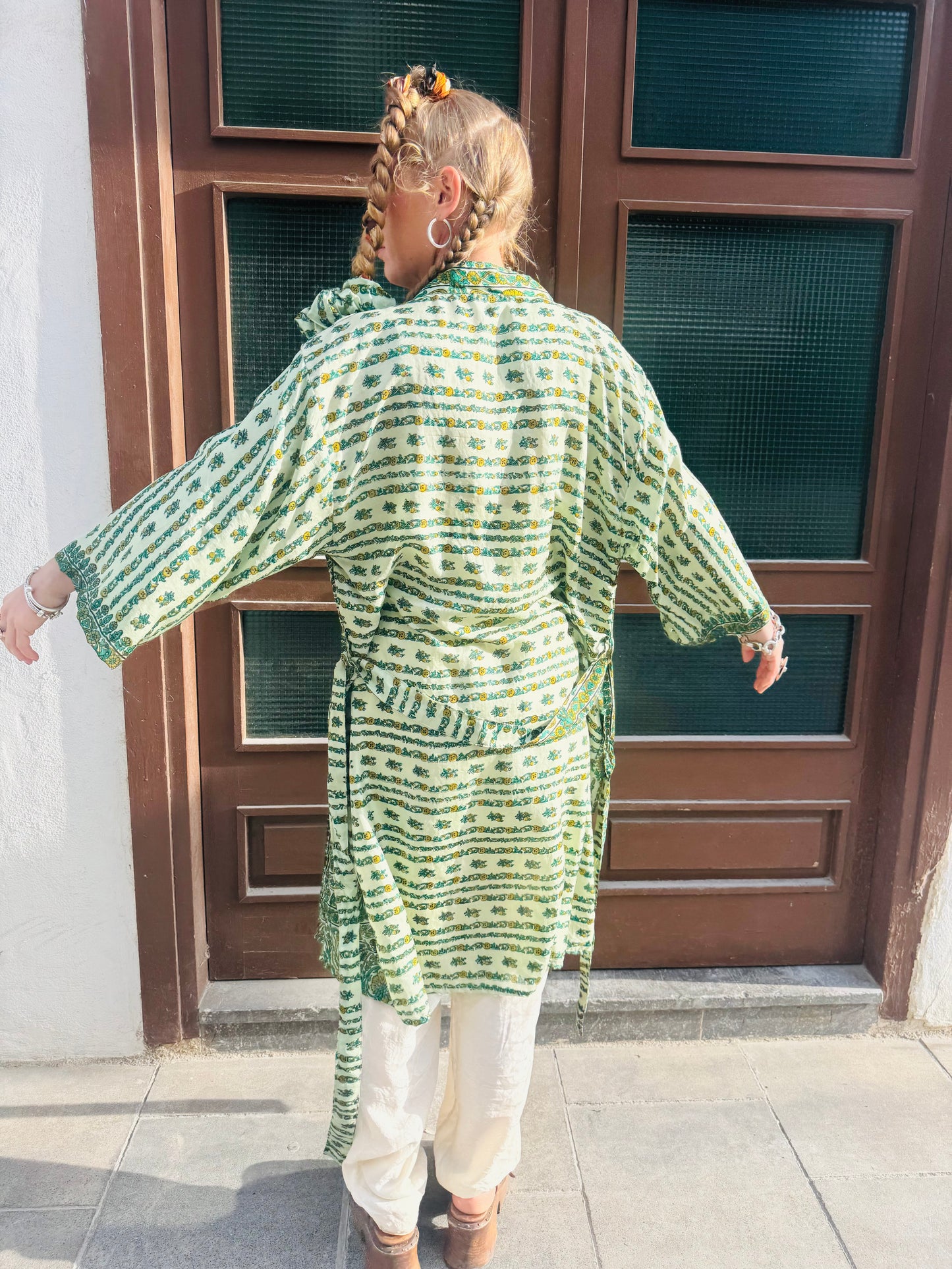 Kardash Kimono Medium – Up-cycled Vintage Sari Kimono