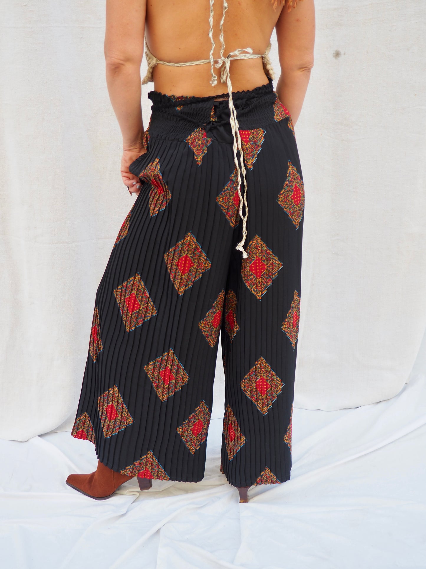 Vintage 1970s Pleated Pants with Adjustable Waist – Red & Black