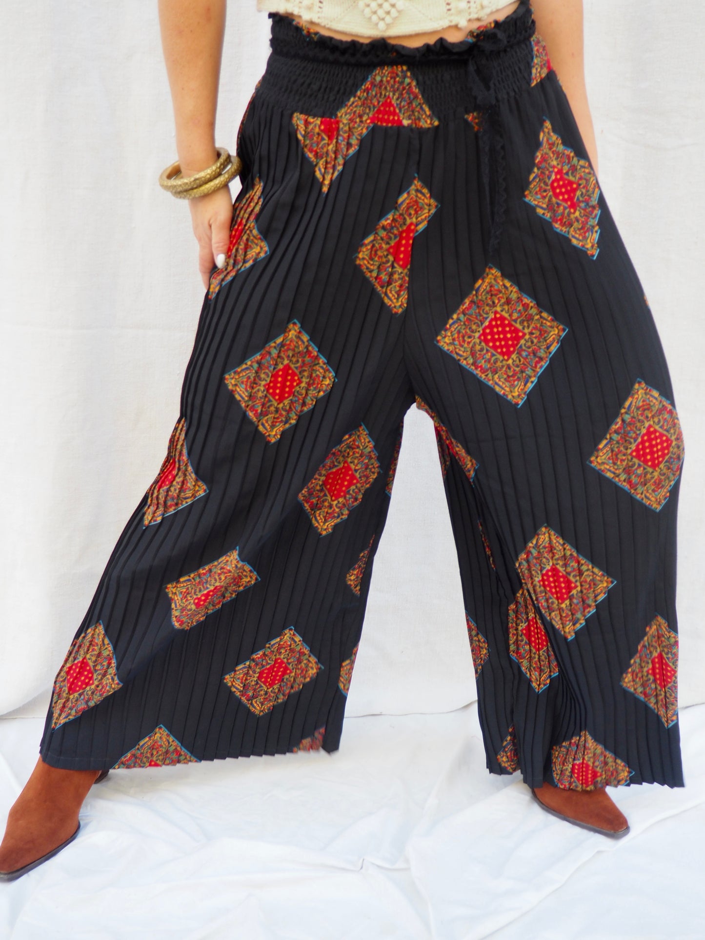 Vintage 1970s Pleated Pants with Adjustable Waist – Red & Black