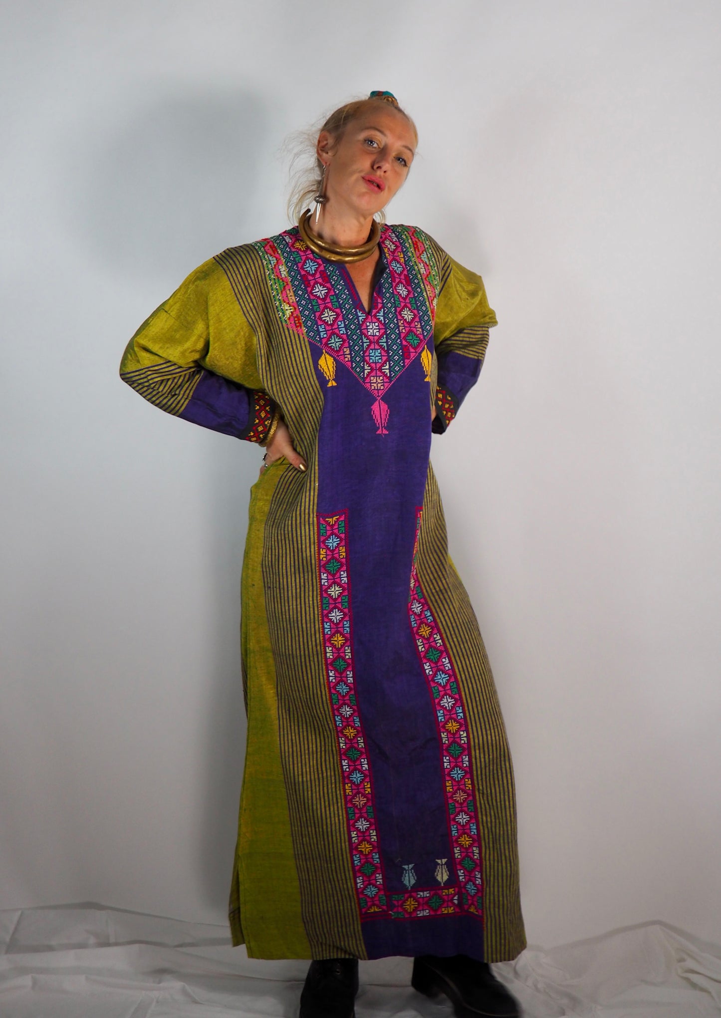 Vintage 1970s Arabic Kaftan – Hand-Embroidered Bohemian Dress