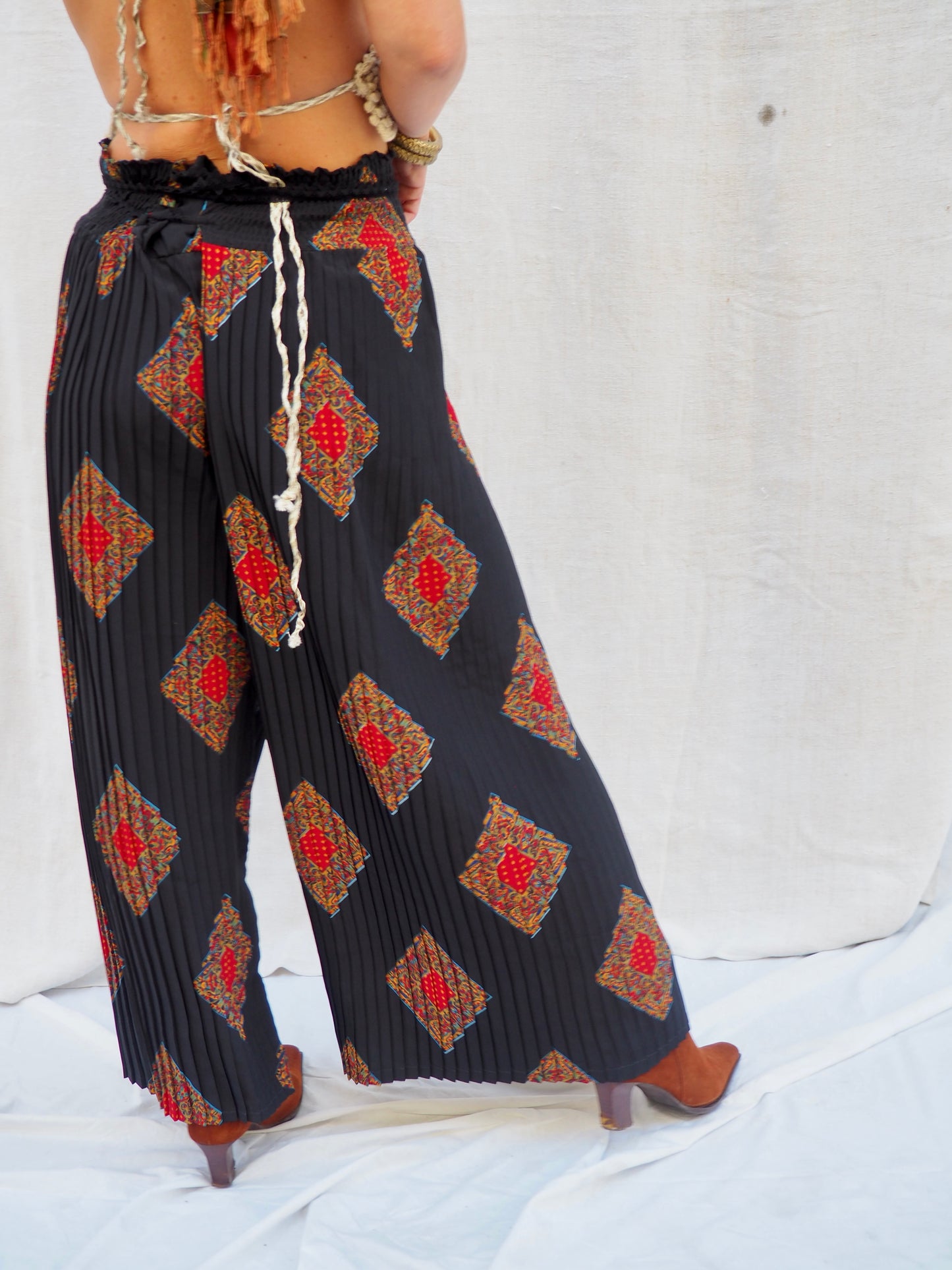 Vintage 1970s Pleated Pants with Adjustable Waist – Red & Black