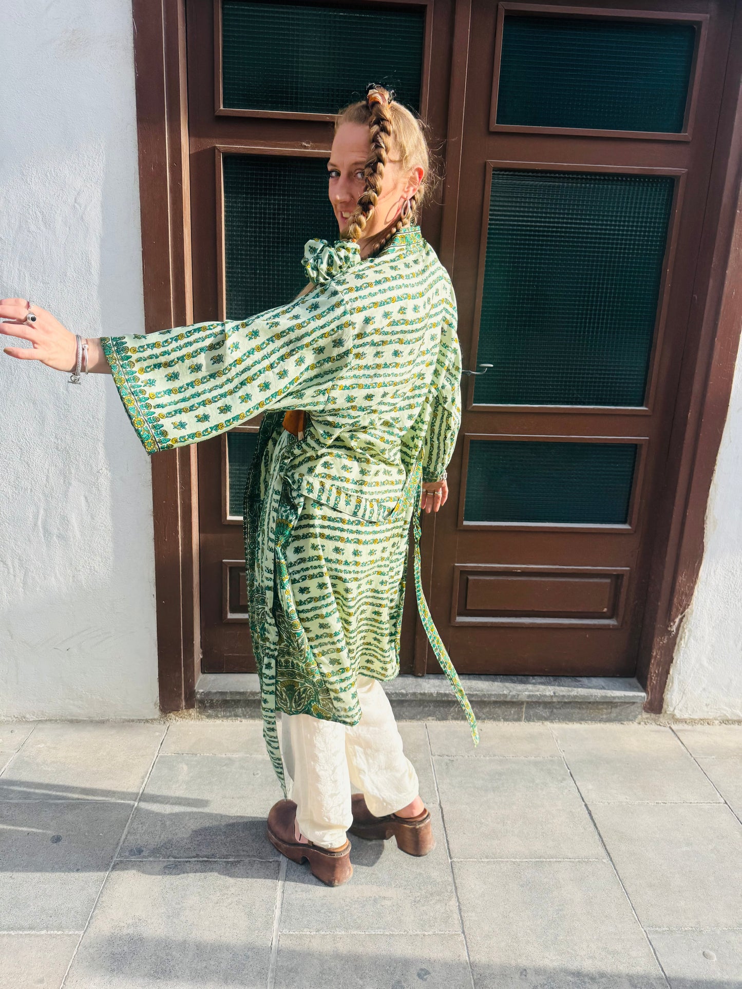 Kardash Kimono Medium – Up-cycled Vintage Sari Kimono