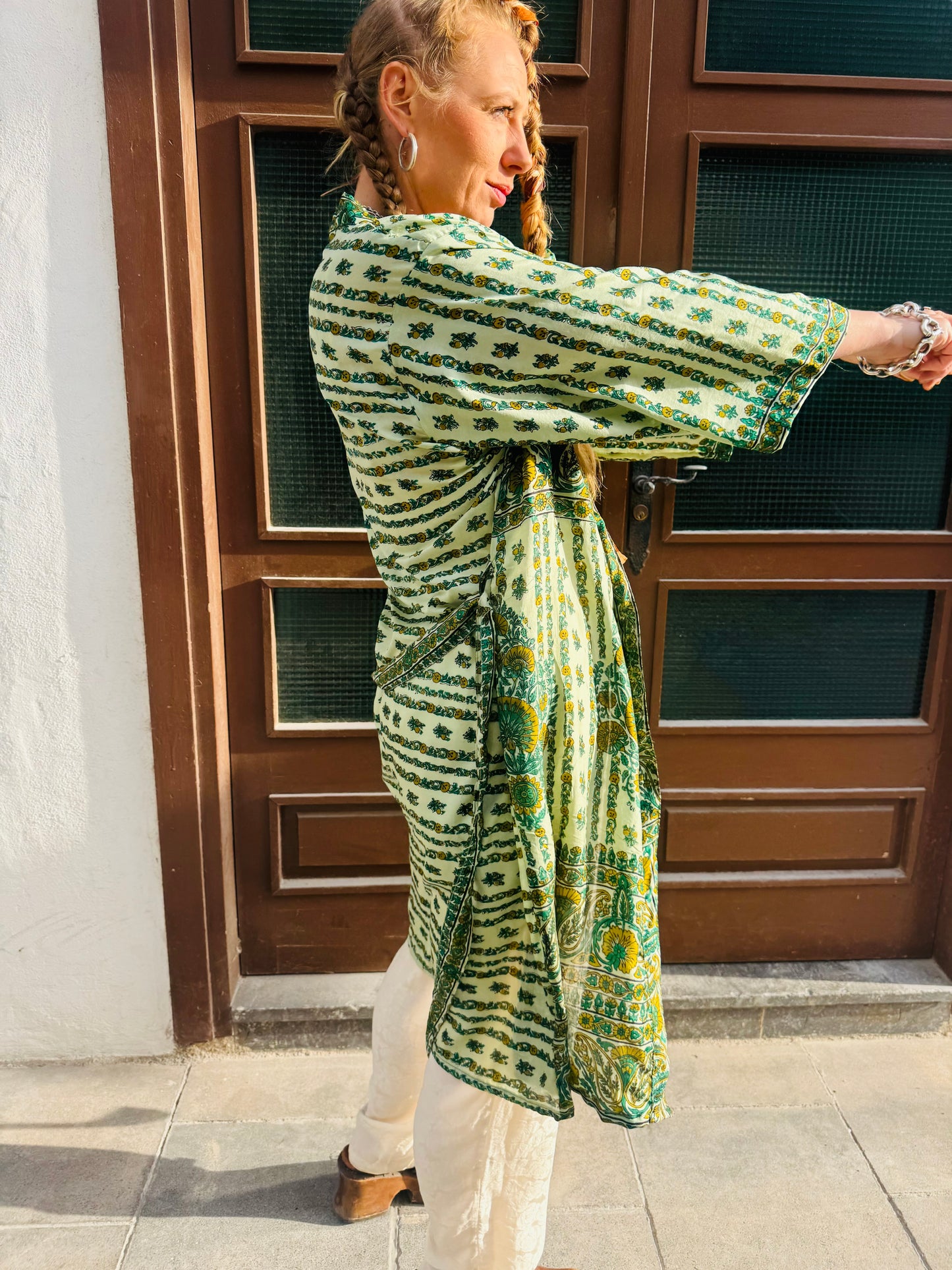 Kardash Kimono Medium – Up-cycled Vintage Sari Kimono