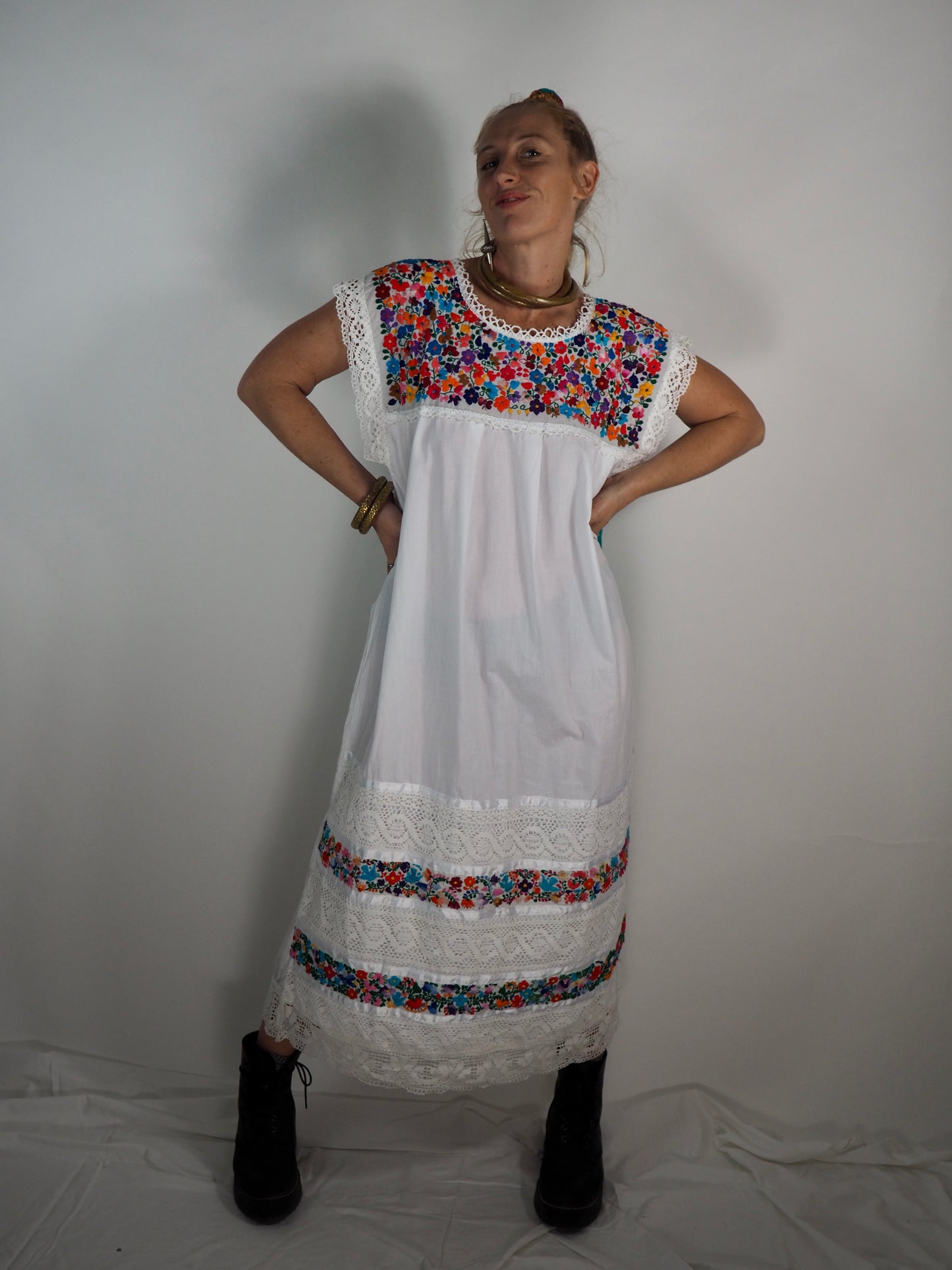 Vintage 1970s Mexican Dress – Hand-Embroidered Cotton