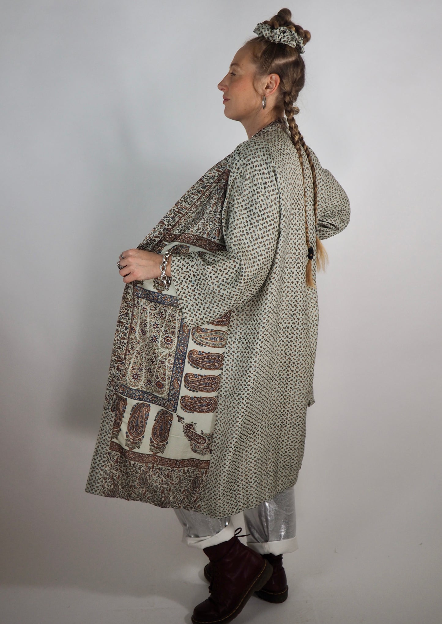 The Kardash Medium-Length Kimono – Up-cycled Vintage Sari Sustainable Kimono Jacket with Waist Tie + Matching Scrunchy & Storage Bag