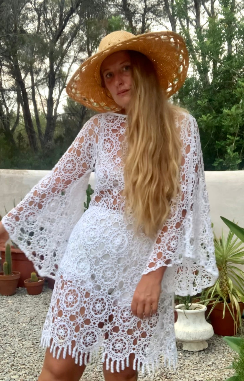 Very cool vintage white crochet oversized bell sleeve dress up cycled Vagabond Ibiza