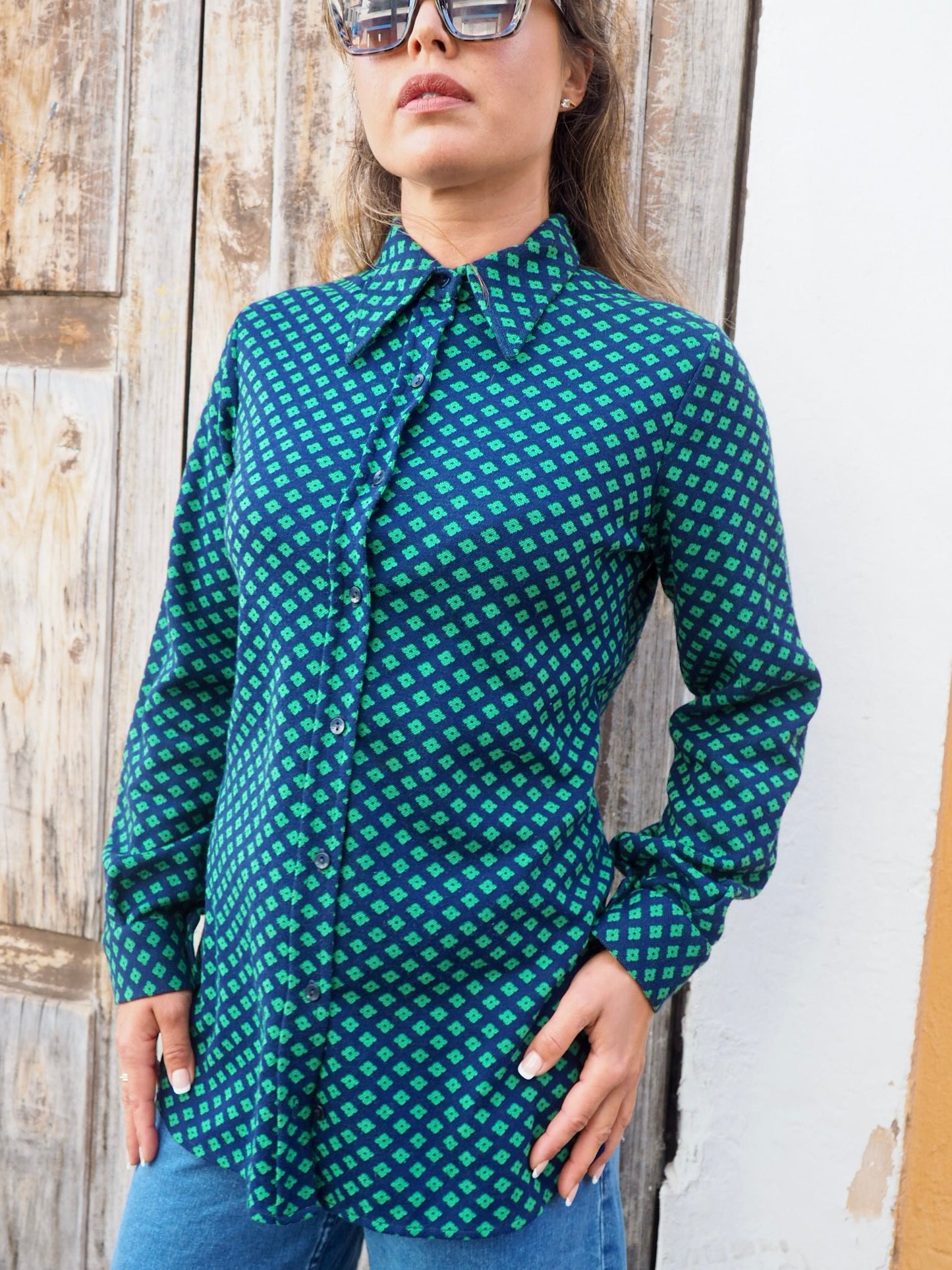 Original vintage 70’s cool printed knitted shirt with large collar in blue and green simple geometric design