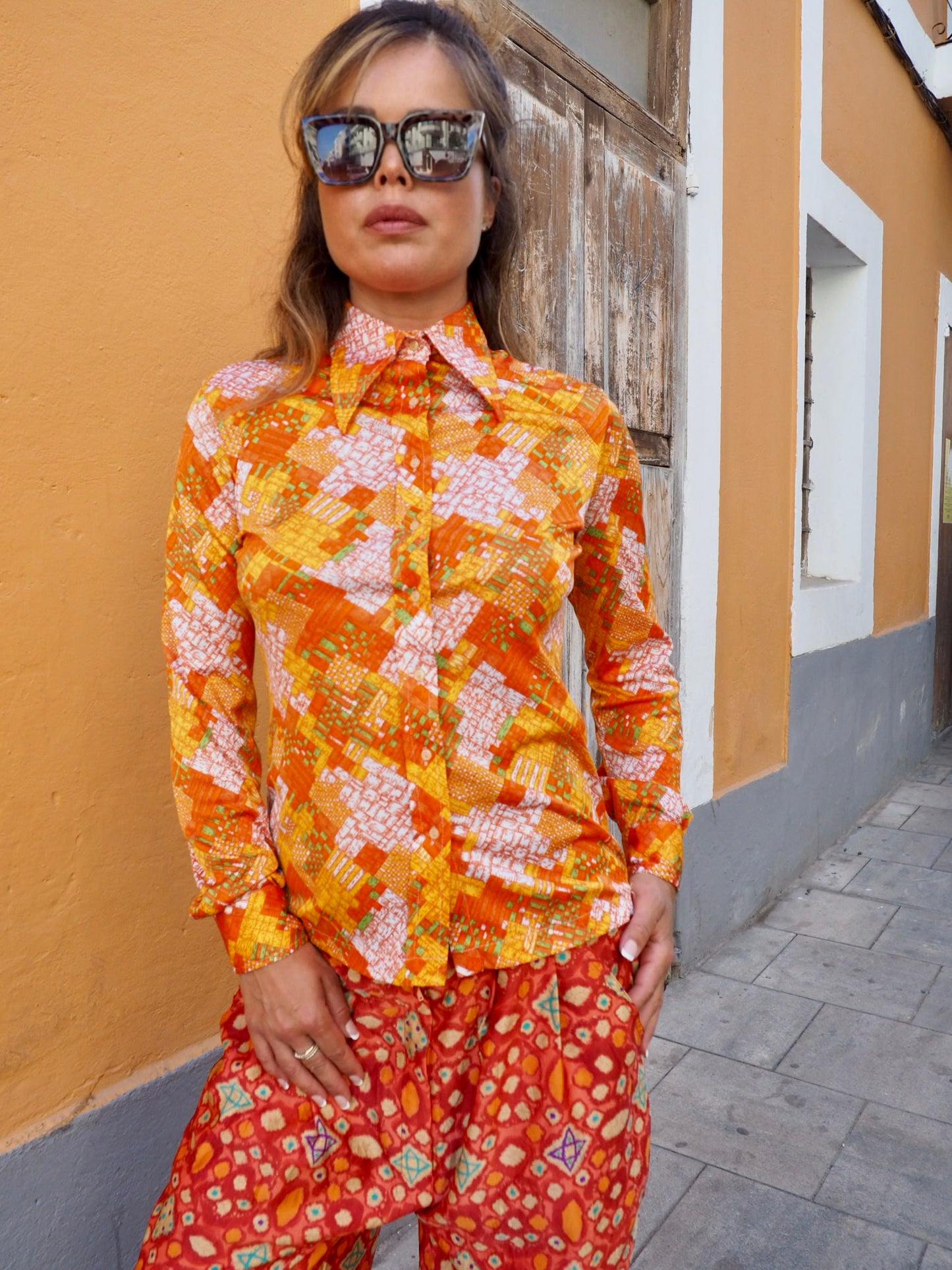 Original vintage 70’s cool printed orange shirt made in polyester with oversize collars