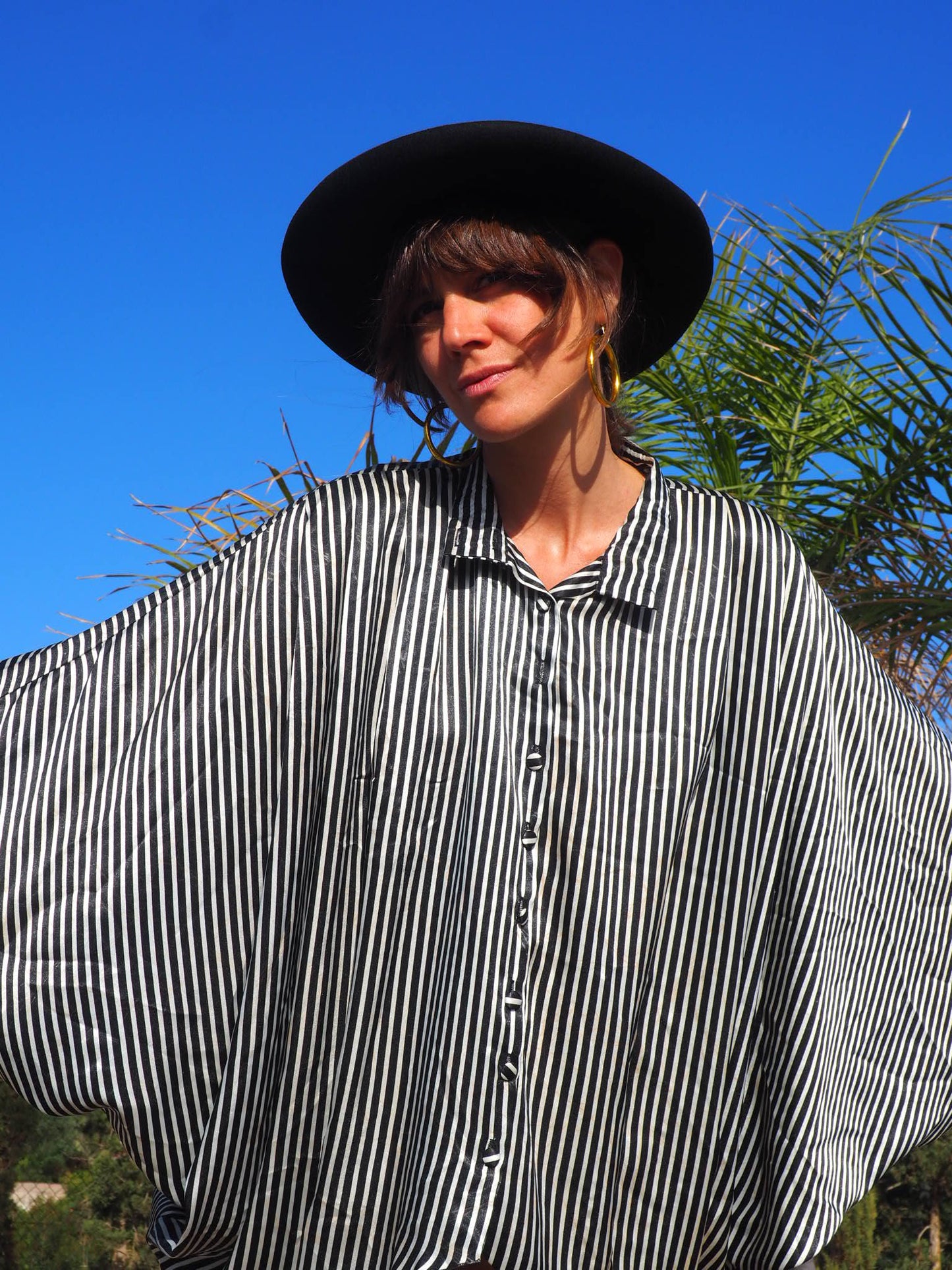 Vintage oversized batwing sleeve black and white shirt