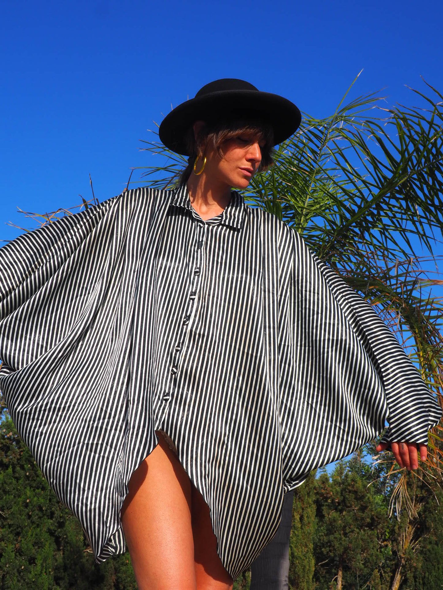 Vintage oversized batwing sleeve black and white shirt